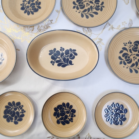 Pfaltzgraff Folk Art Vintage 10-Piece Stoneware Set - Picture 7 of 14